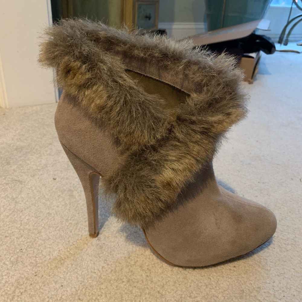 Colin Stuart Sz 10 Faux Fur topped booties